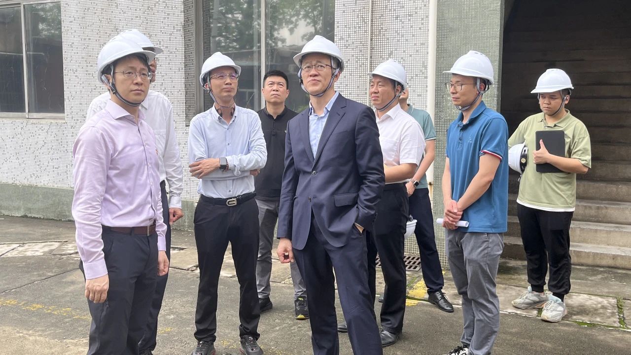 “五一”节前，广药集团党委副书记、副董事长、总经理杨军带队到白云山海洋之神hy590公司发展安全查抄工作